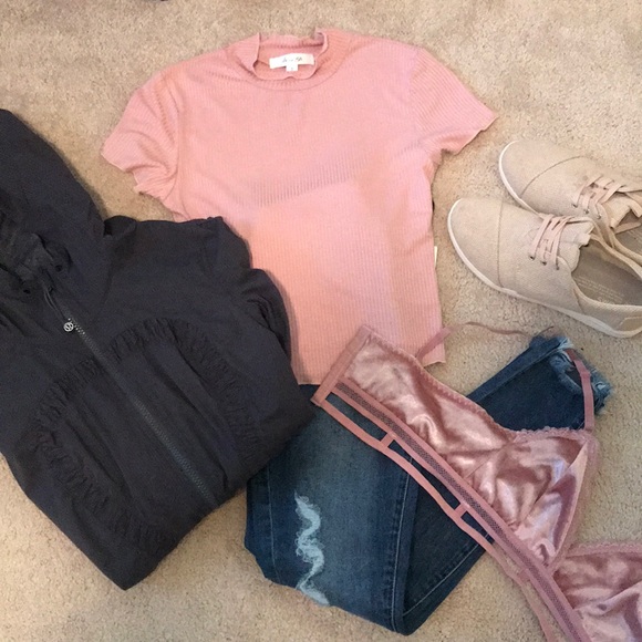 ⤵️ 2 left!! Skinny Distressed Cropped Jean - Picture 5 of 8